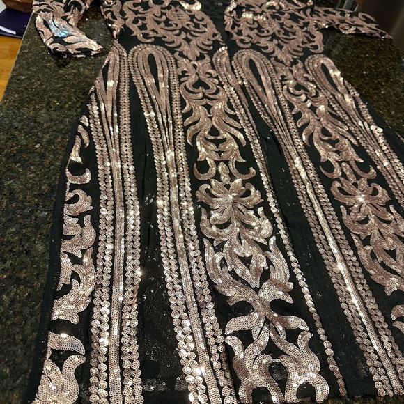 Bisht gently used fits large / XL bust 48”- length 47” - Picture 4 of 6